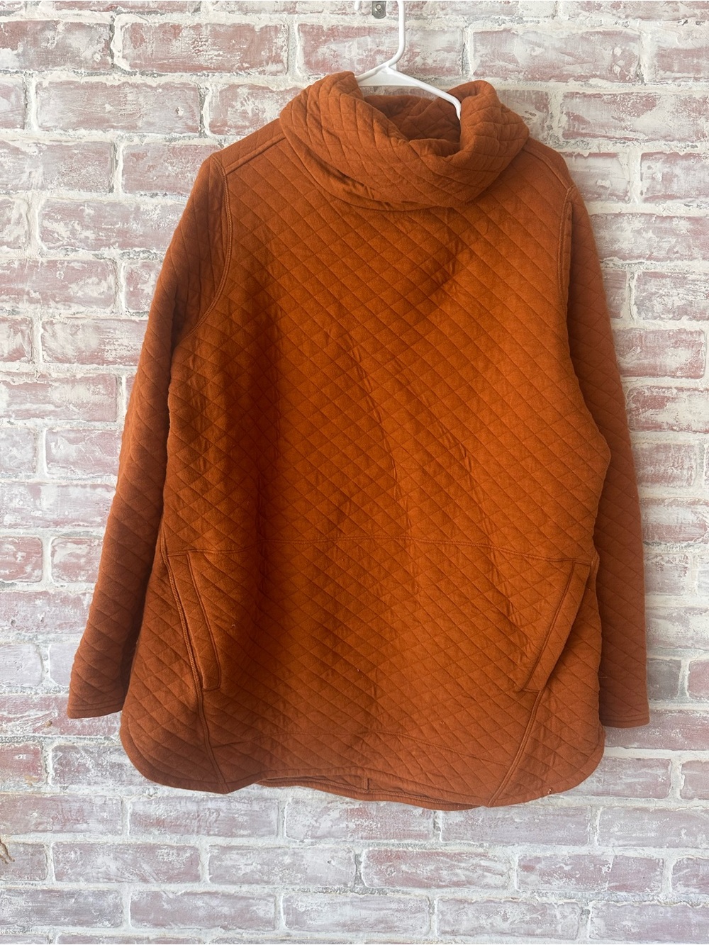 Duluth Trading Co Quilted Pullover Hoodie in Rust Orange
